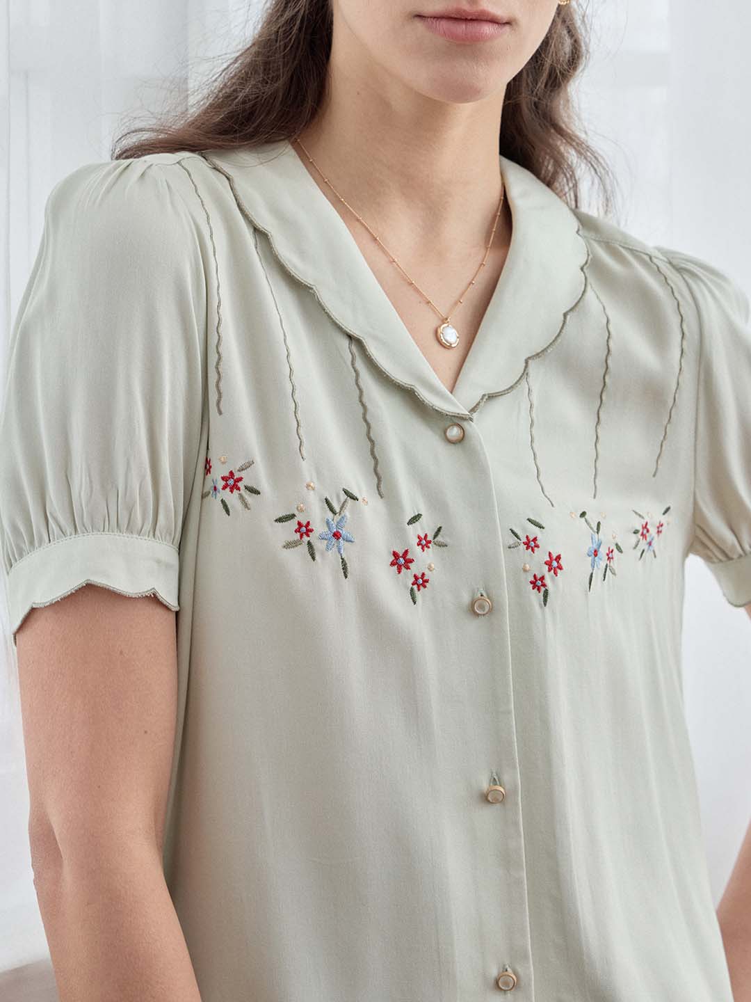 【Final Sale】Mylah Wavy Neck Embroidered Short Sleeve Blouse