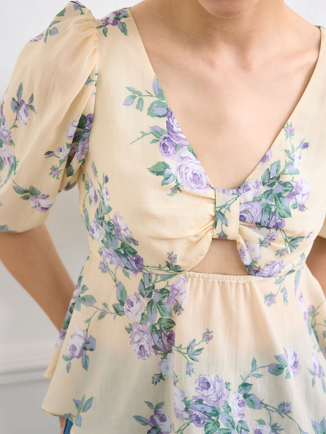 【Final Sale】Mina Floral Print Cut Out Lantern Sleeve Peplum Blouse