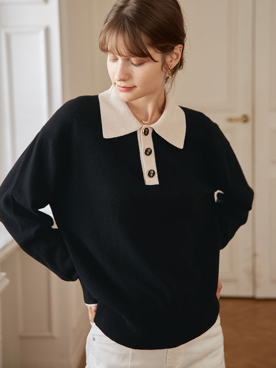 Contrast 2025 collar sweater