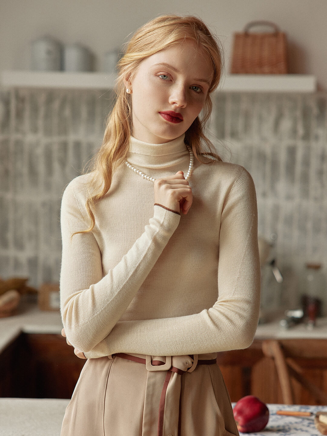 Amber Seam-Free White Turtleneck Knitted Top