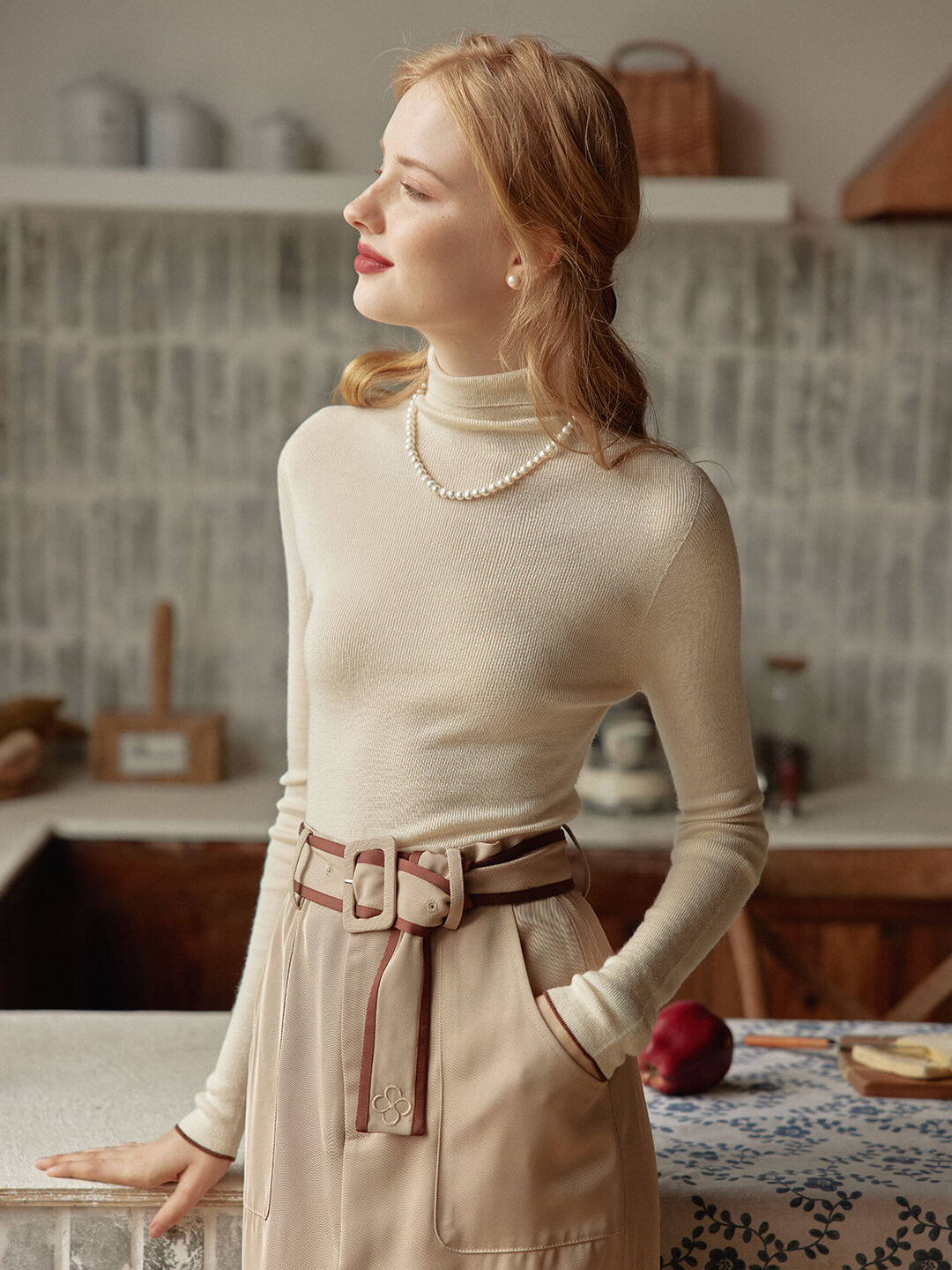 Amber Seam-Free White Turtleneck Knitted Top