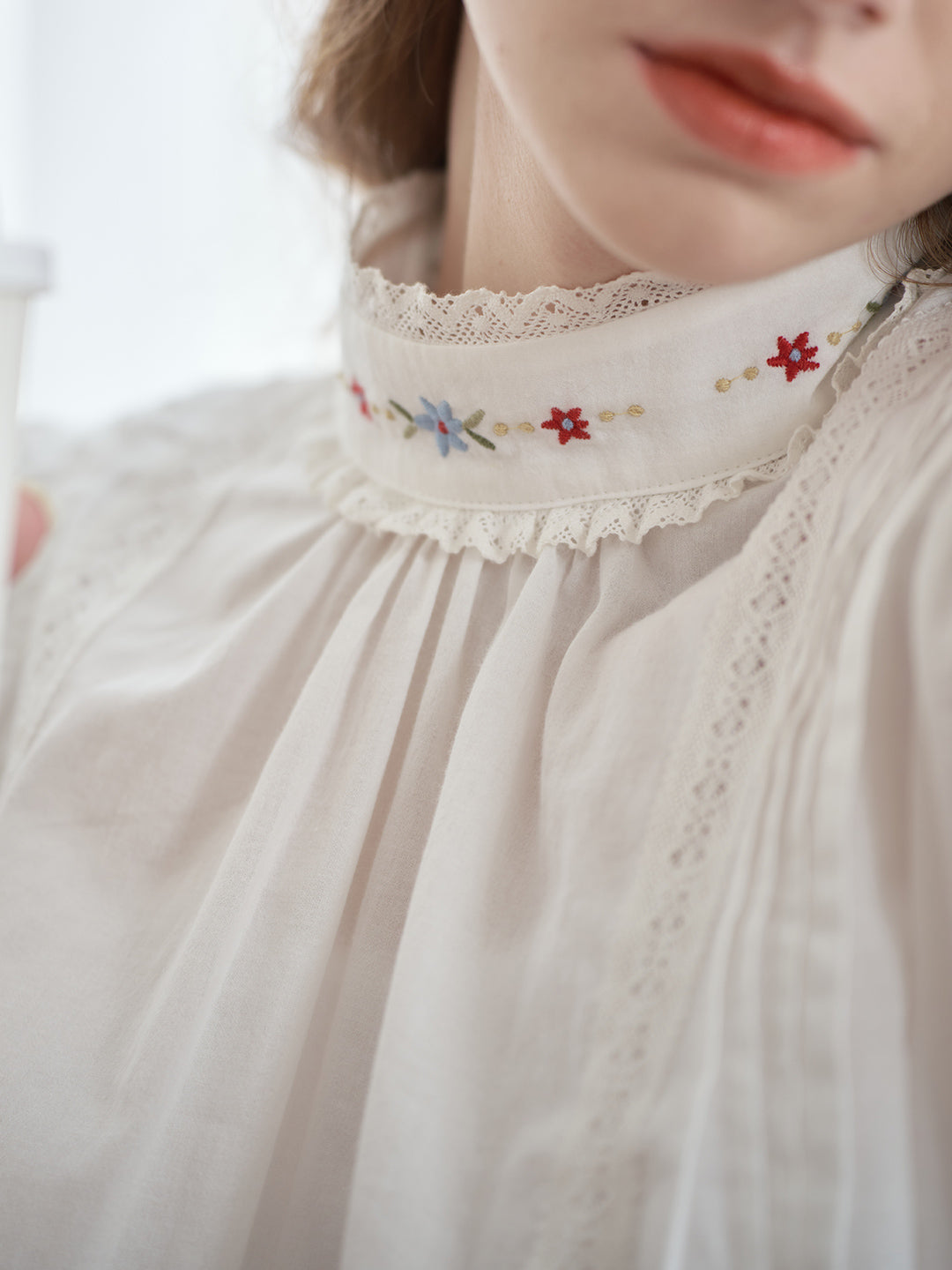 【Final Sale】Aylin Mock Neck Embroidered White Shirt